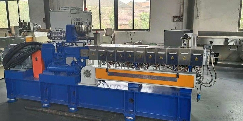 南京科隆威尔：双螺杆挤出机与三螺杆挤出机的主要区别及其专业优势